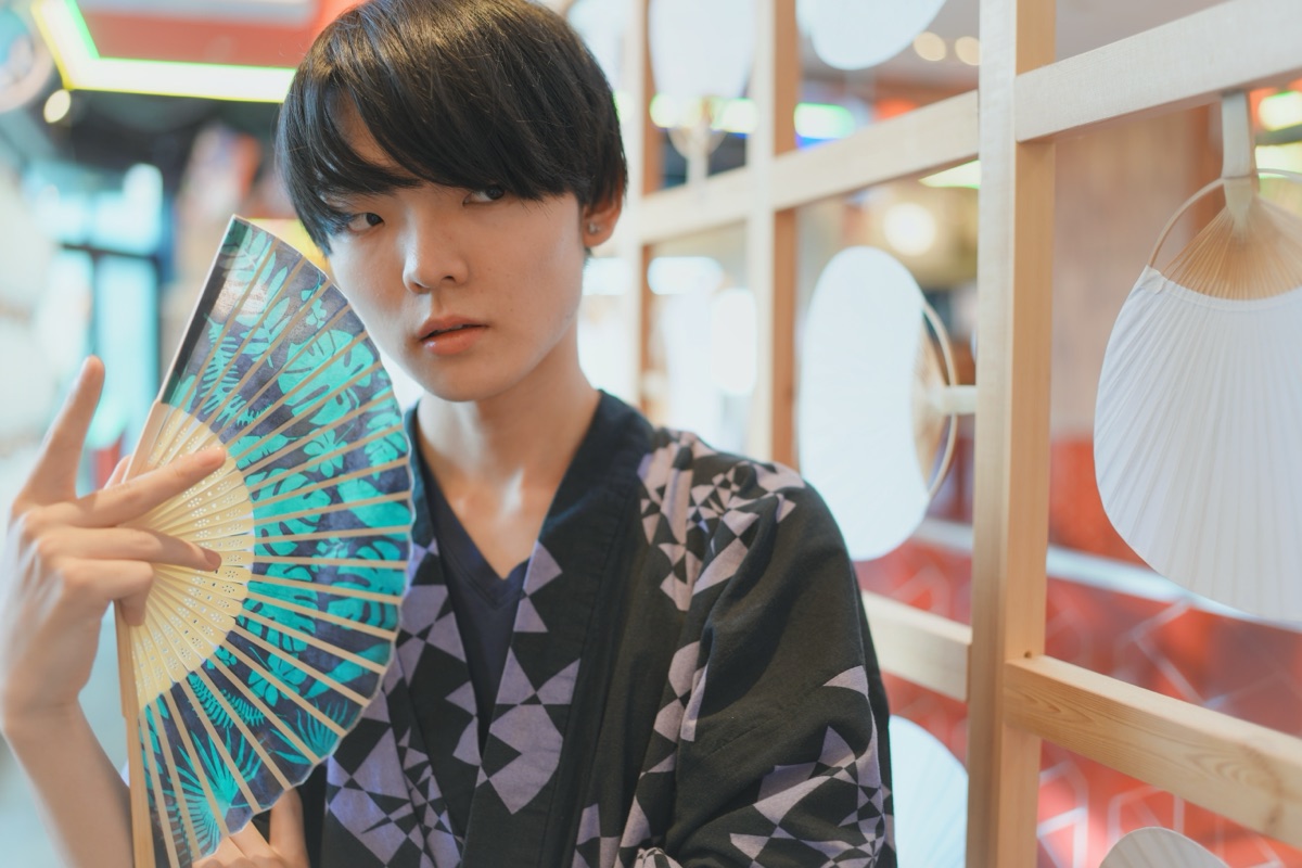 ポートレート：和装と扇子