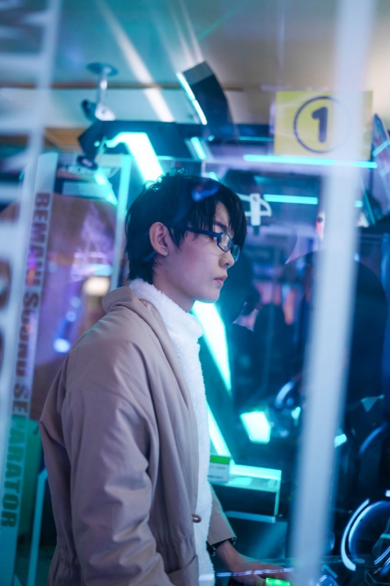ポートレート：ネオン街